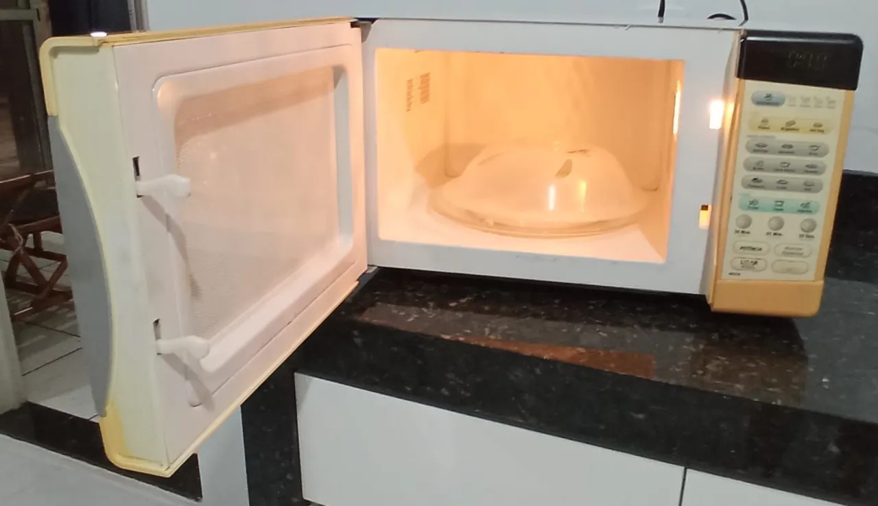 Microondas Electrolux funcionando perfeitamente