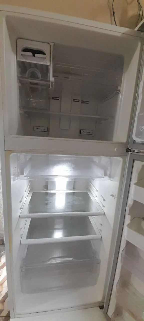 Geladeira Electrolux 430L Frost Free Semi nova - Foto 2