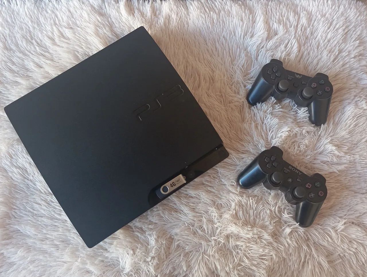 Playstation 3 Slim com 2 Controles
