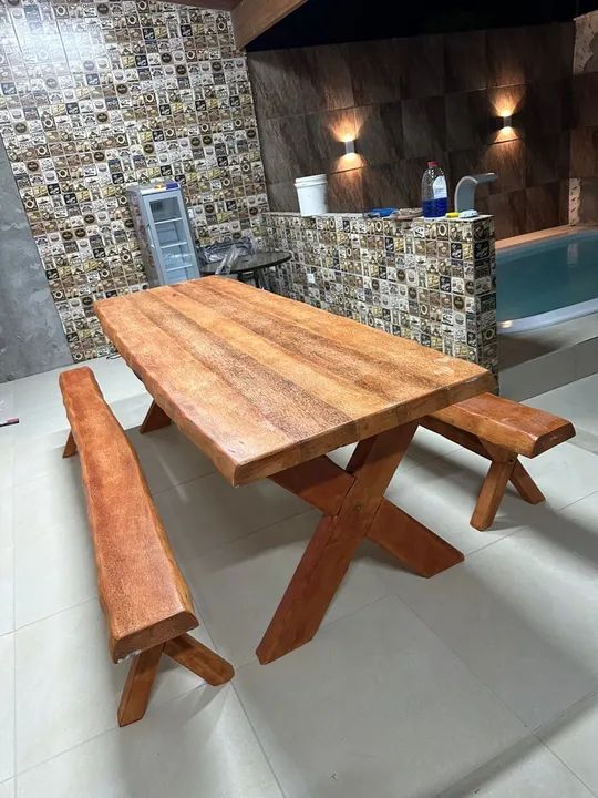 Mesa de madeira com bancos - Foto 3