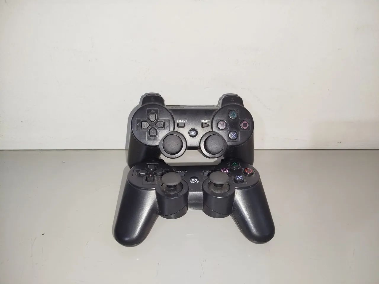 Vendo 2 controles de ps3 e 6 jogos - Foto 2