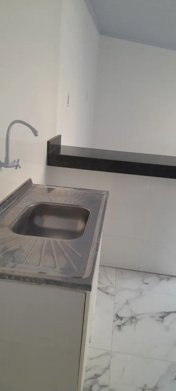 Aluguel de kitinete pra rapaz com garagem coberta individual
