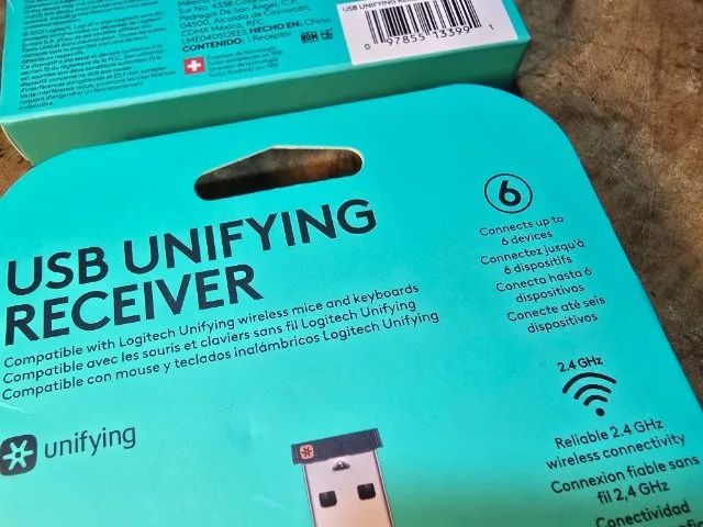Receptor Logitech USB Unifying Receiver de até 6 modos e teclado de backup Preto - Foto 2