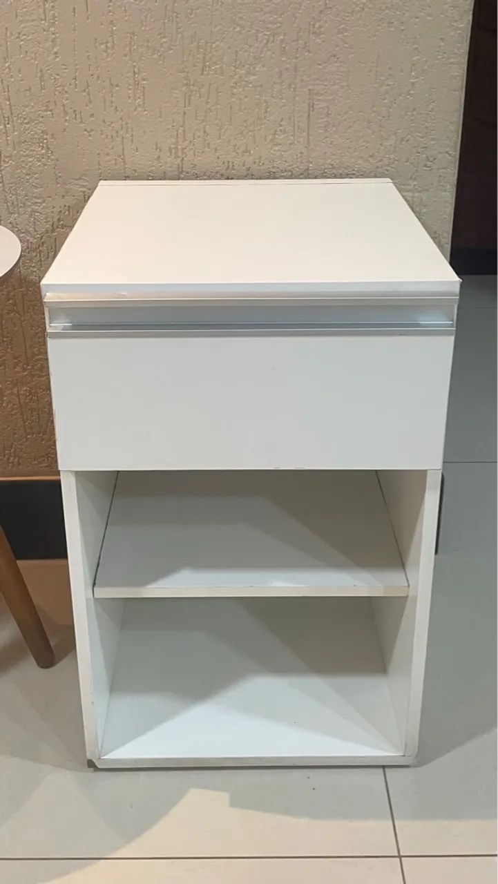2 Mesas de cabeceira branca com gaveta e prateleira 40x65cm