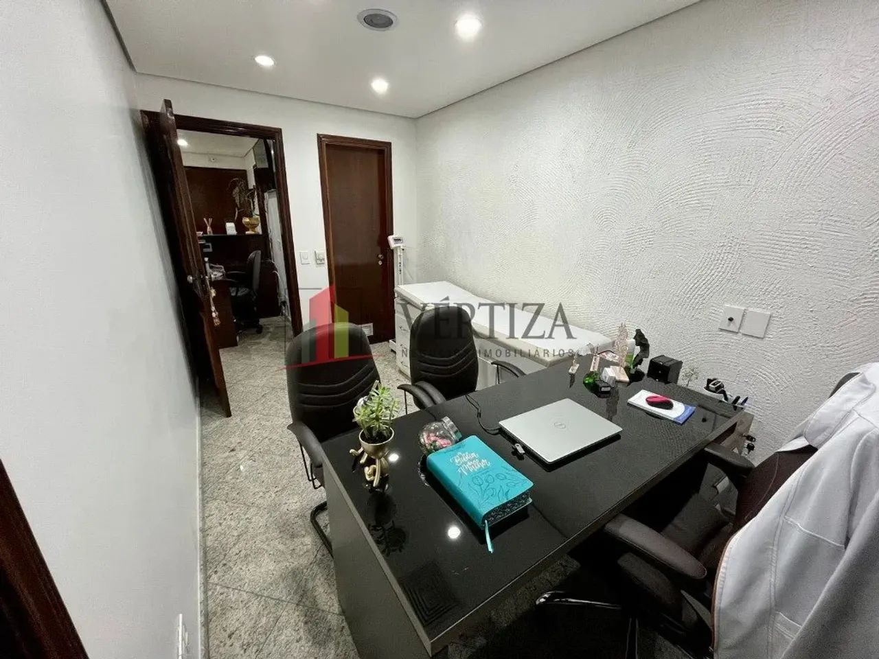 Sala comercial MOBILIADO para locação com 50m² em Moema