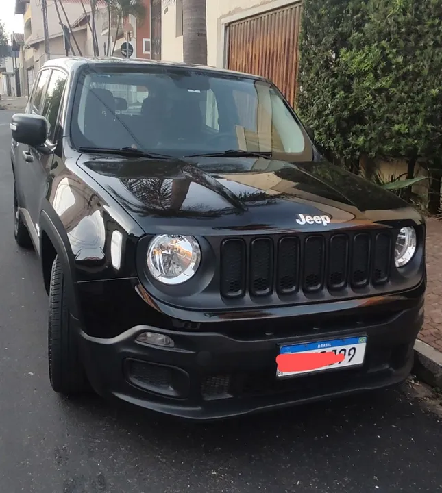 Jeep Renegade 1.8 Flex 2018 At. com som, câmera ré e engate