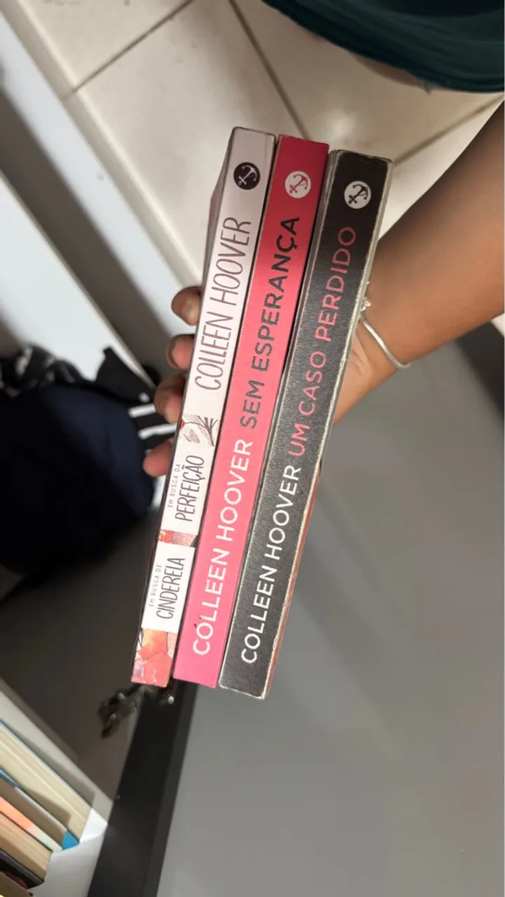 Livros Colleen Hoover - Em busca da perfeição, Sem Esperança, Um caso perdido