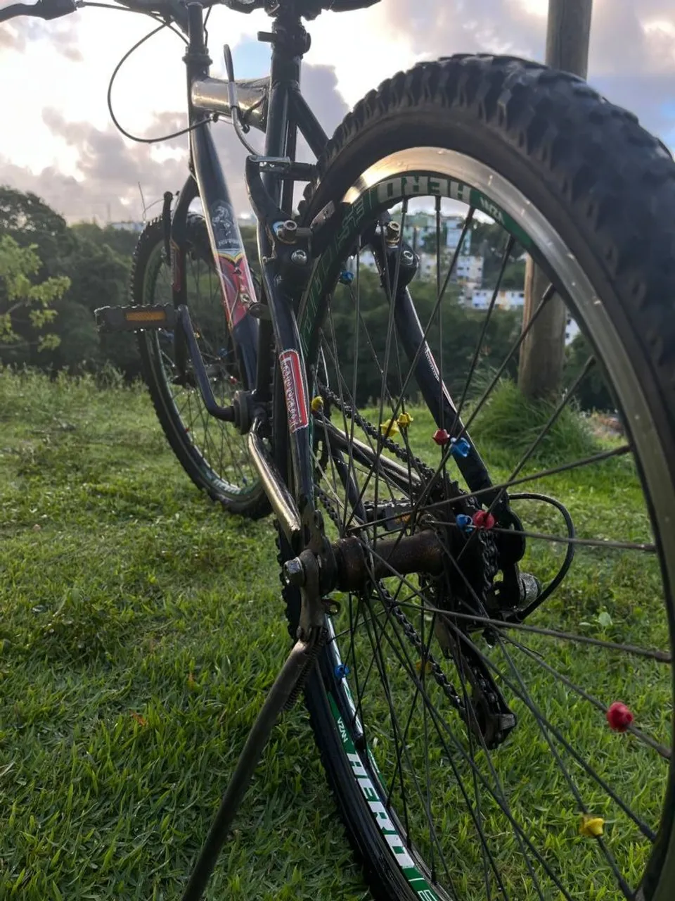 Bicicleta Hero Ferrari aro 24