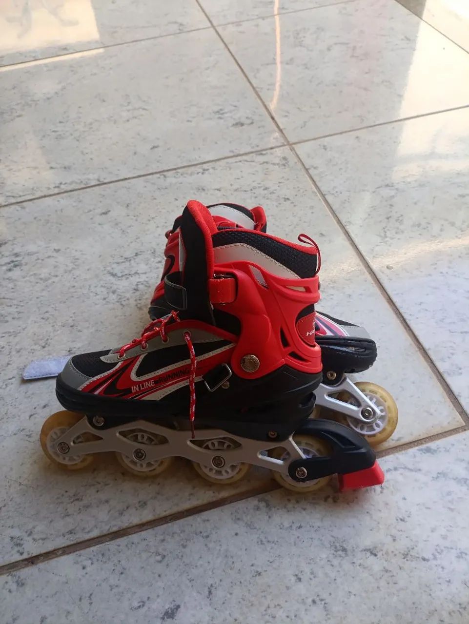 Patins Inline Vermelho e Preto
