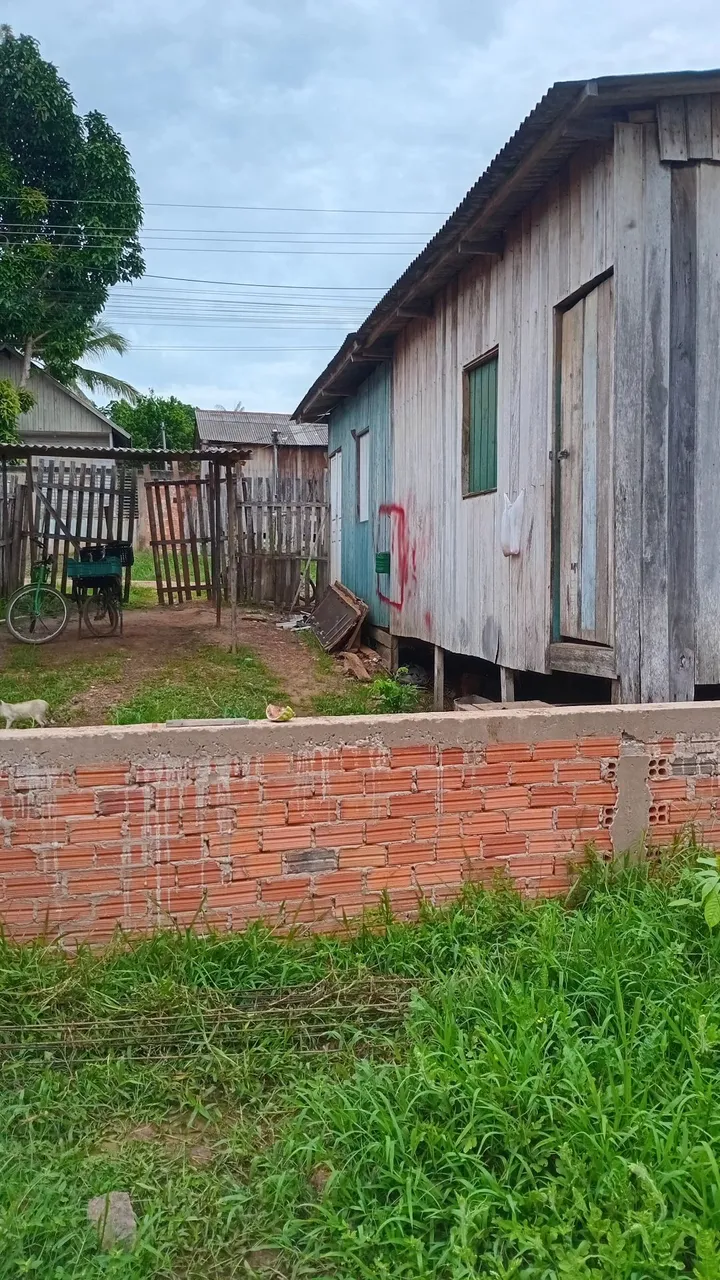 Vendo esta casa ou troco em outra em bairro do meu agrado