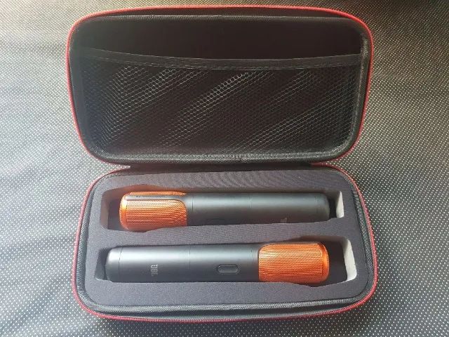 Microfones JBL Partybox Encore.