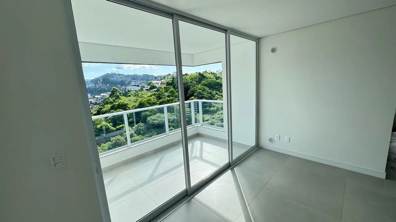 3 Portas de Vidro de correr.