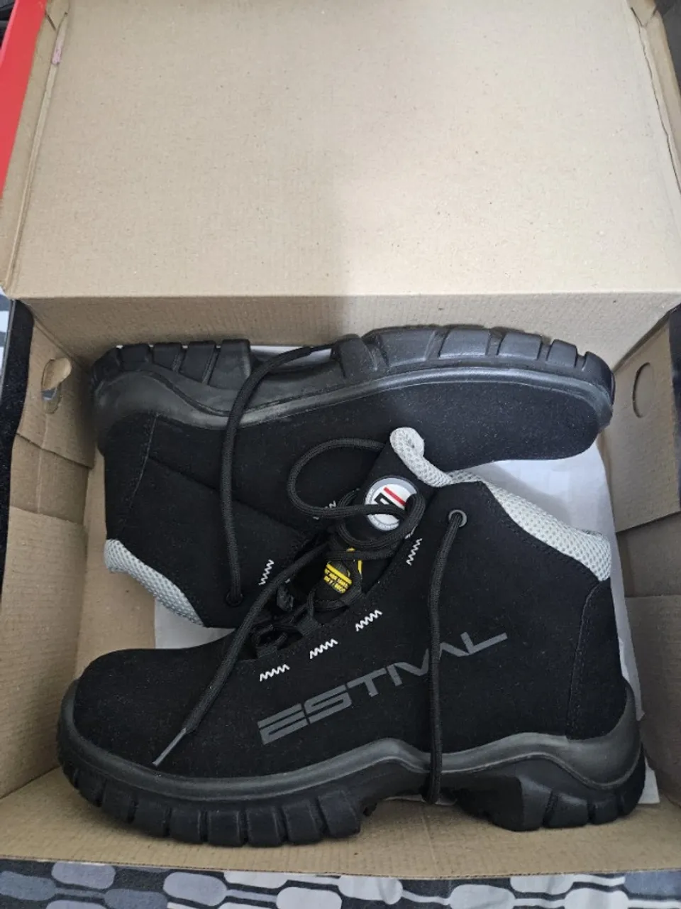 Bota de Segurança Estival NOVA Tamanho 41