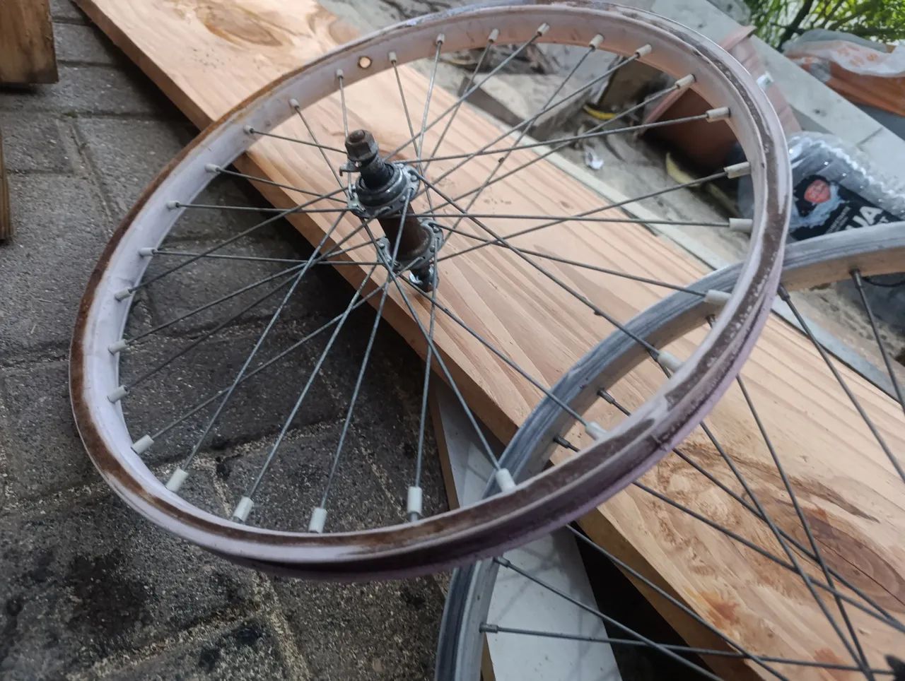 Aros 20 roda dianteira e traseira vai com pneus. - Foto 4