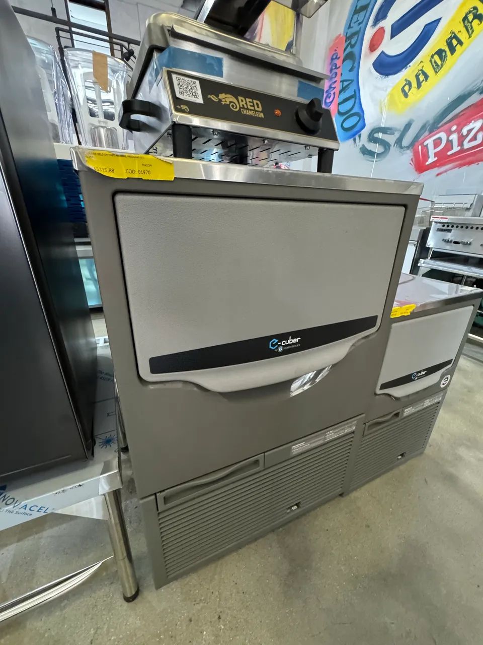 Máquina de gelo em cubos 60kg  por dia Nova 