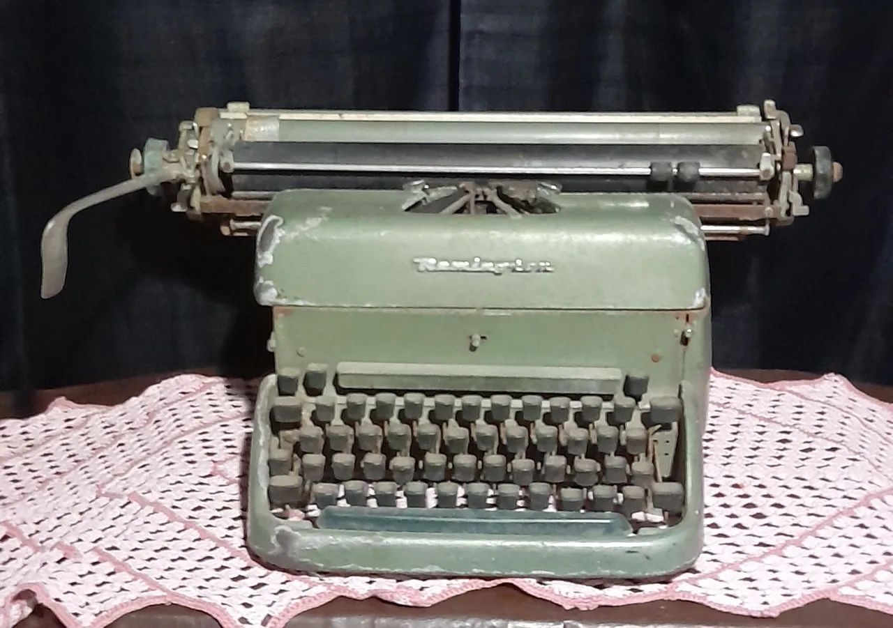 Máquina de escrever antiga Remington