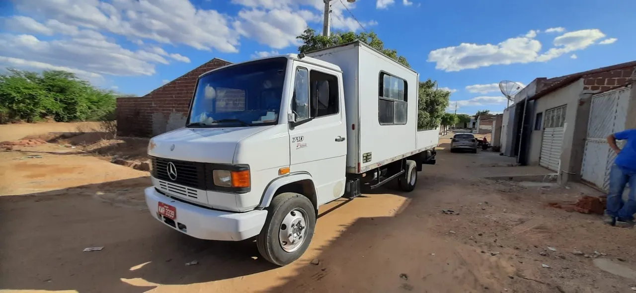 Cabine Suplementar Mercedes-Benz 710 - Para 20 lugares