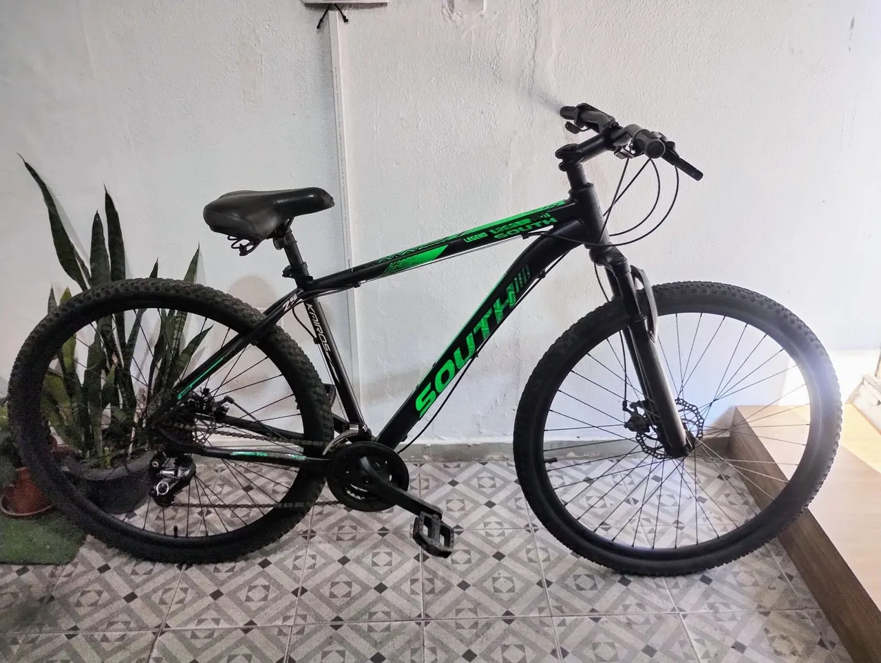BARBADA! VENDO BICICLETA ARO 29, 21 MARCHAS.