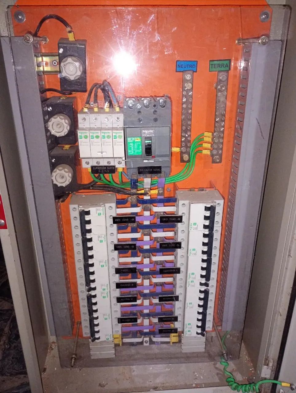 Quadro de Distribuição Elétrica65580468024450121