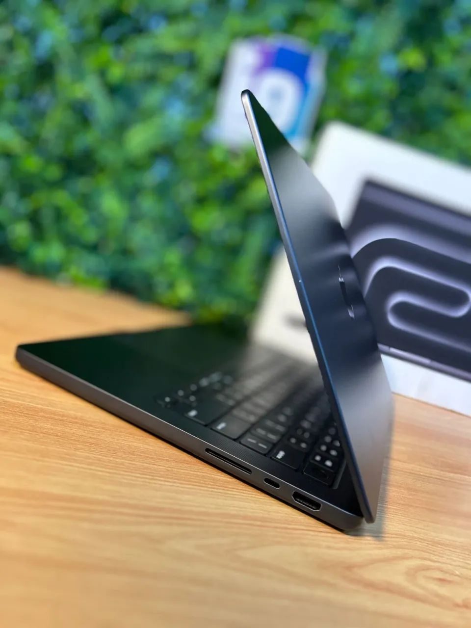 MacBook Pro 2023 A2992 M3 Pro 18GB RAM 512GB SSD Tela: 14