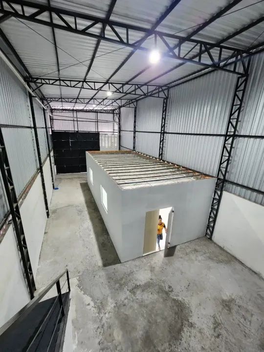 Aluga-se 300 m²  próximo a bola da suframa!