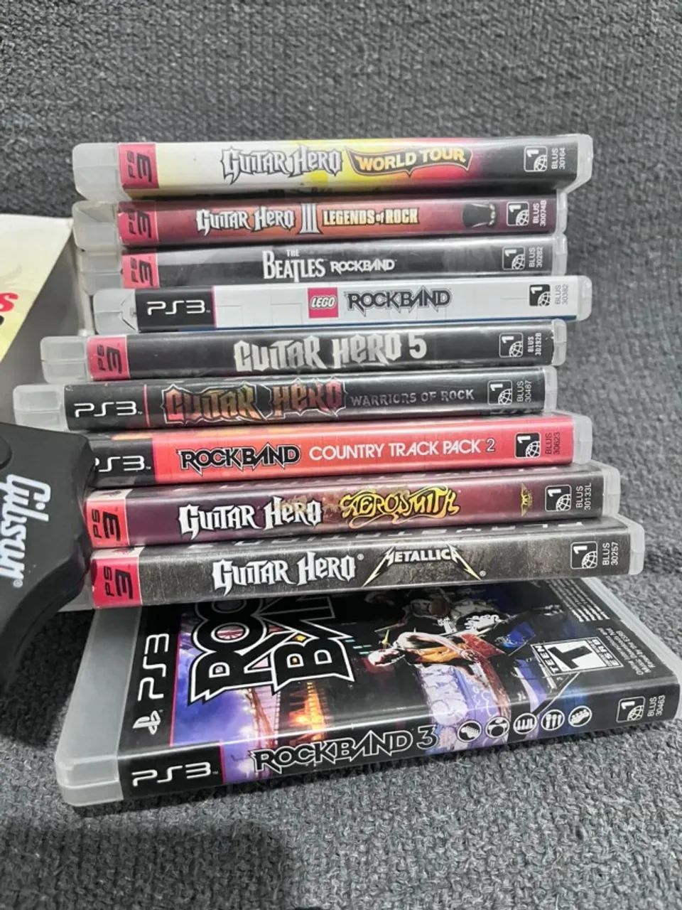 Guitarra Les Paul Guitar Hero III - PS3 na caixa mais microfone e lote de jogos musicais - Foto 2