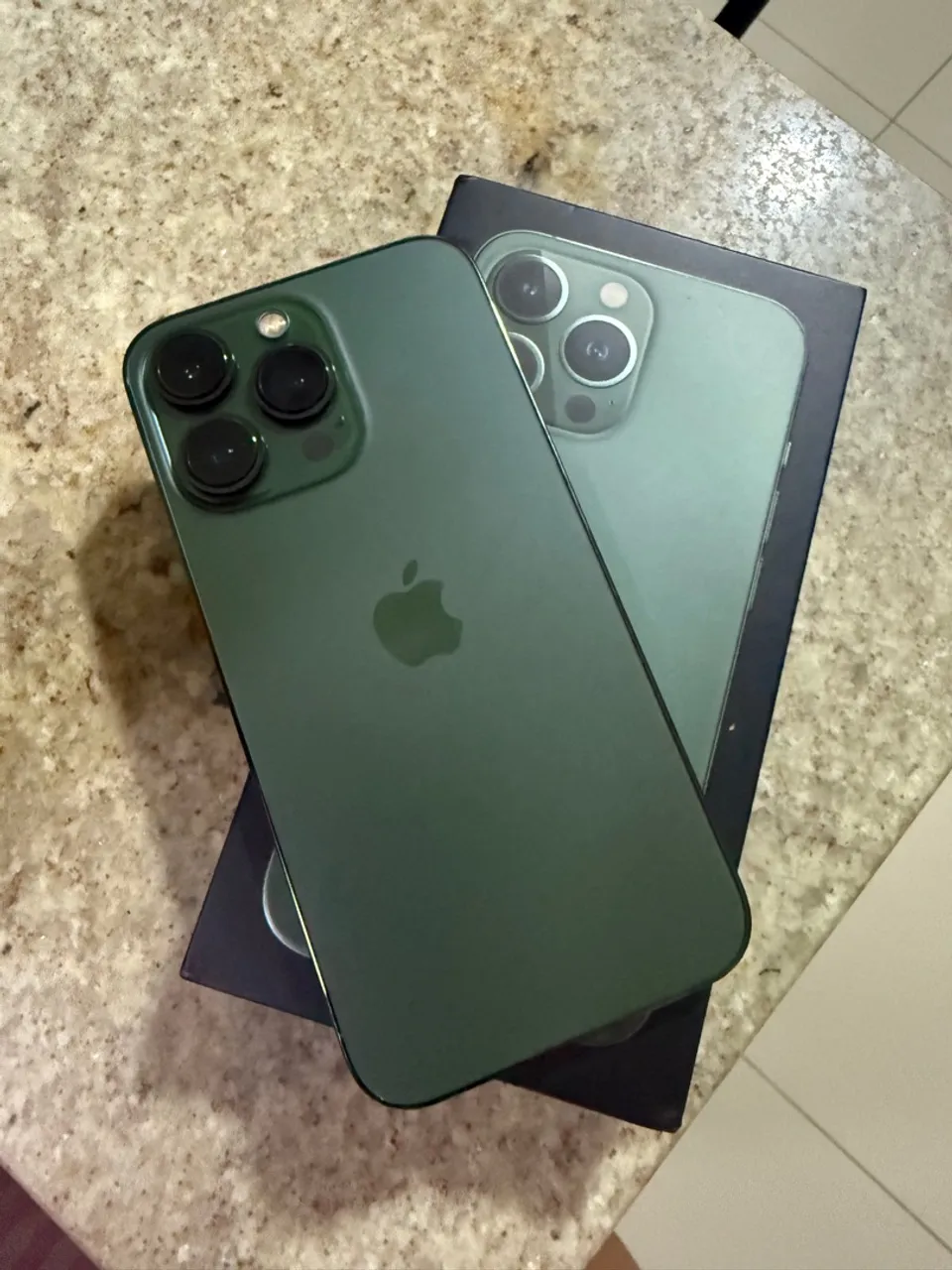 Vende iPhone 13 Pro, 128 GB, em excelente estado!