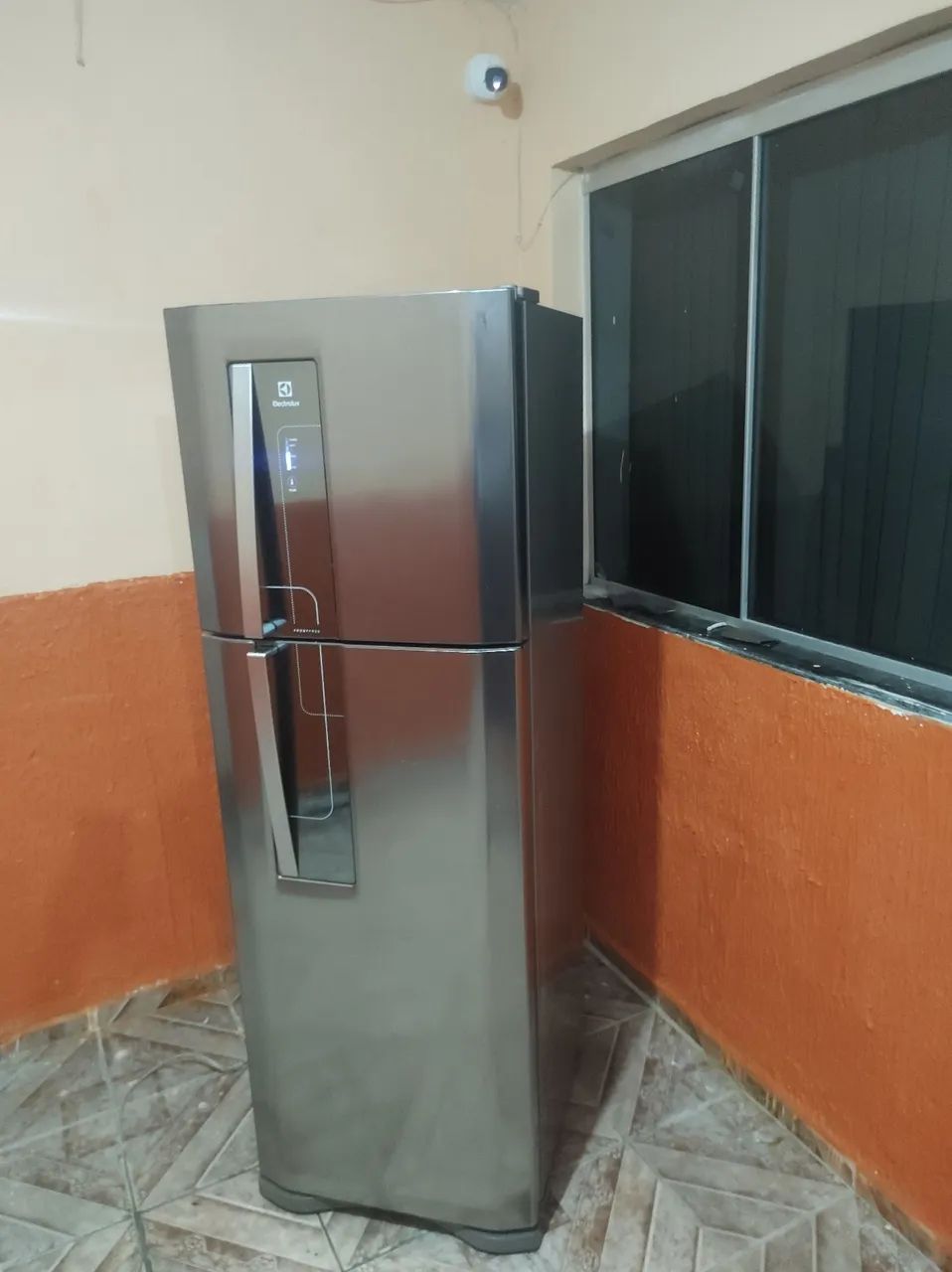 Geladeira 220v Frost Free Eletrolux inox semi nova funcionando perfeitamente entrego 