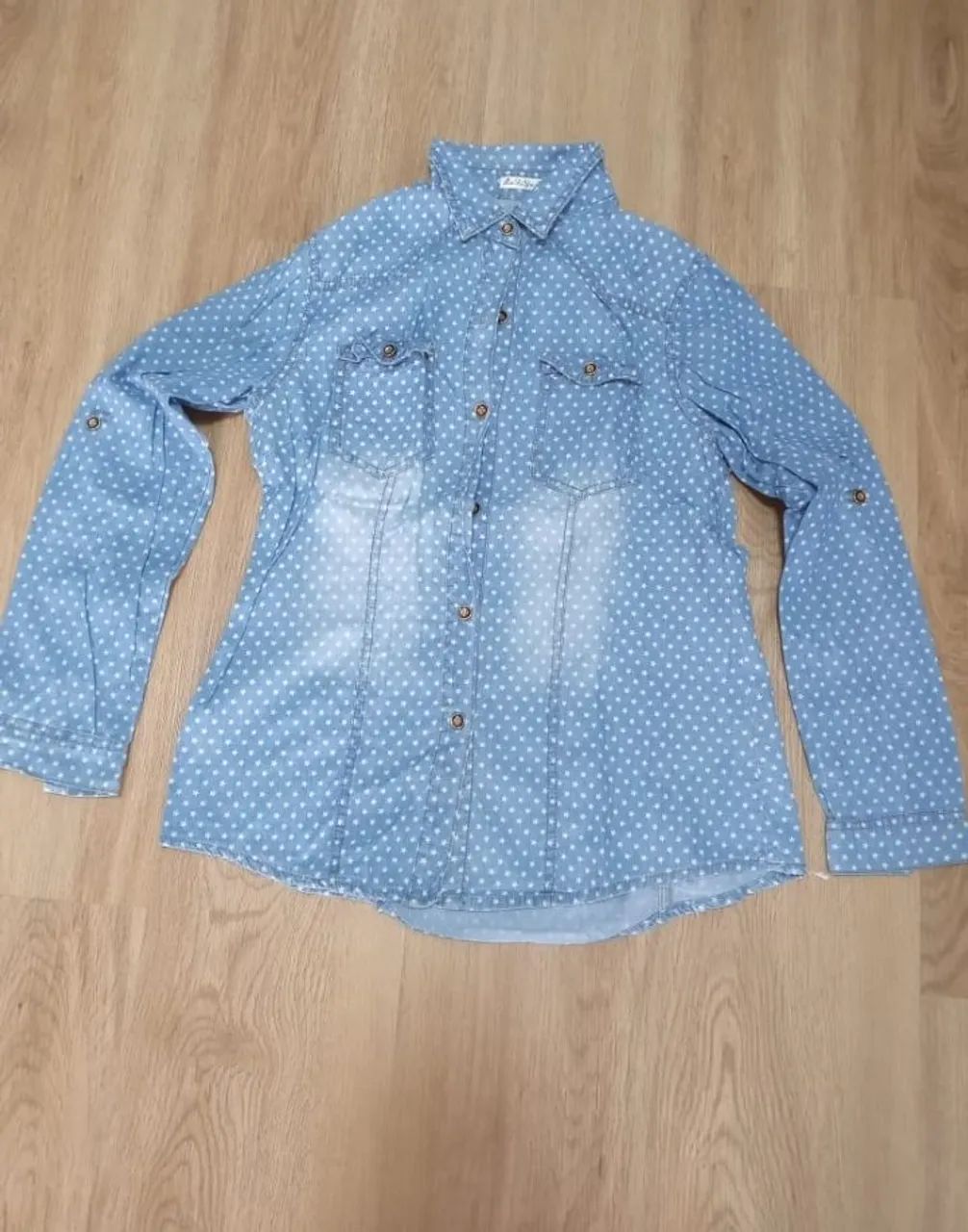 Camisa Jeans Feminina com Estampa de Estrelas