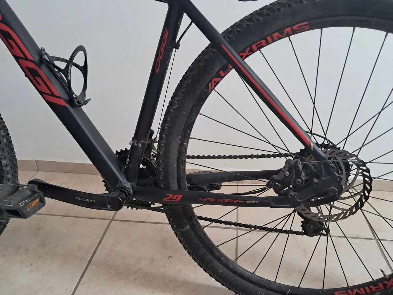 Bicicleta Mtb aro 29 Haker Sport preta e vermelha  - Foto 2