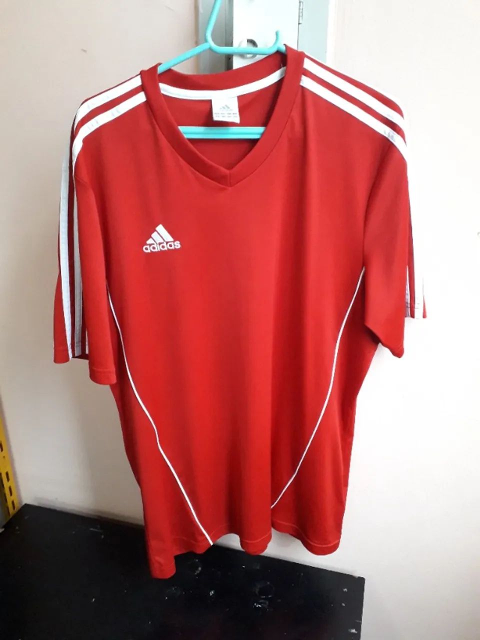 Camiseta Adidas Original na cor vermelha   XL   - Excelente Estado - Rio de Janeiro