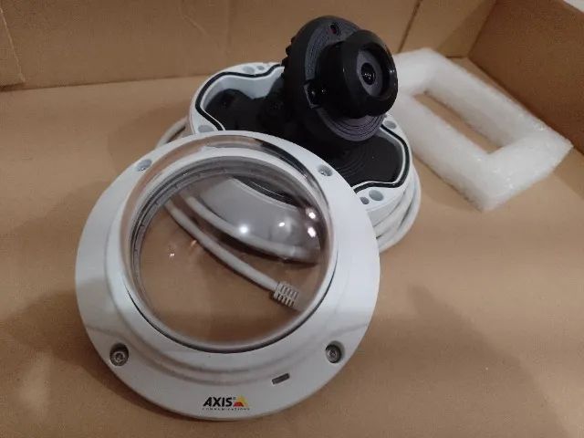 Câmera  IP AXIS M3024-LVE com ID para área externa.
