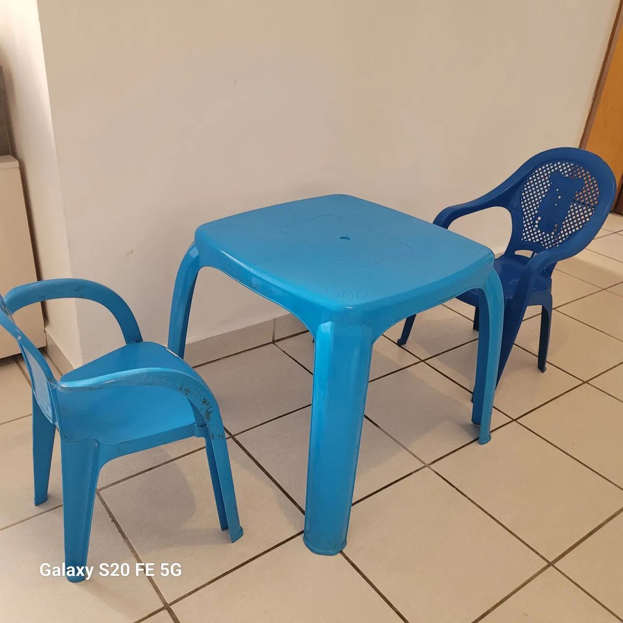 Mesa e Cadeiras Infantis Azul * 