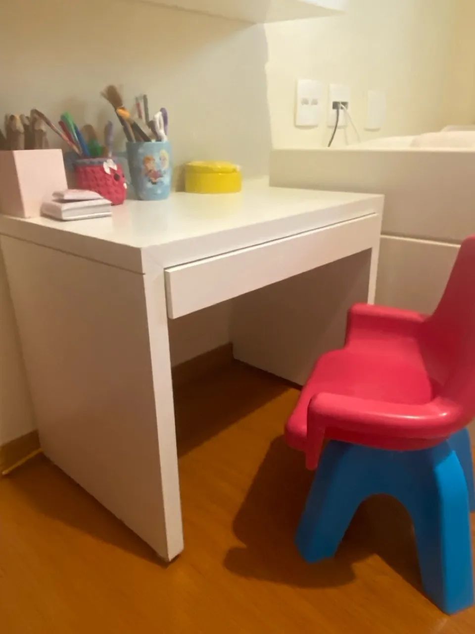 Escrivaninha Infantil Branca com Gaveta