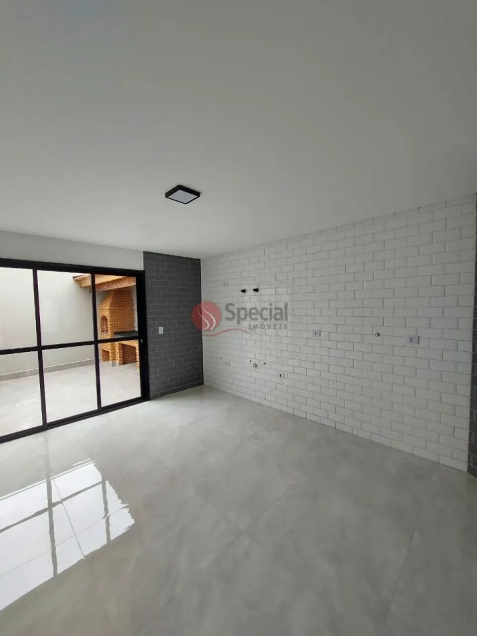 Sobrado à venda na Penha próximo ao Metrô, 3 suítes, 3 vagas e espaço gourmet.