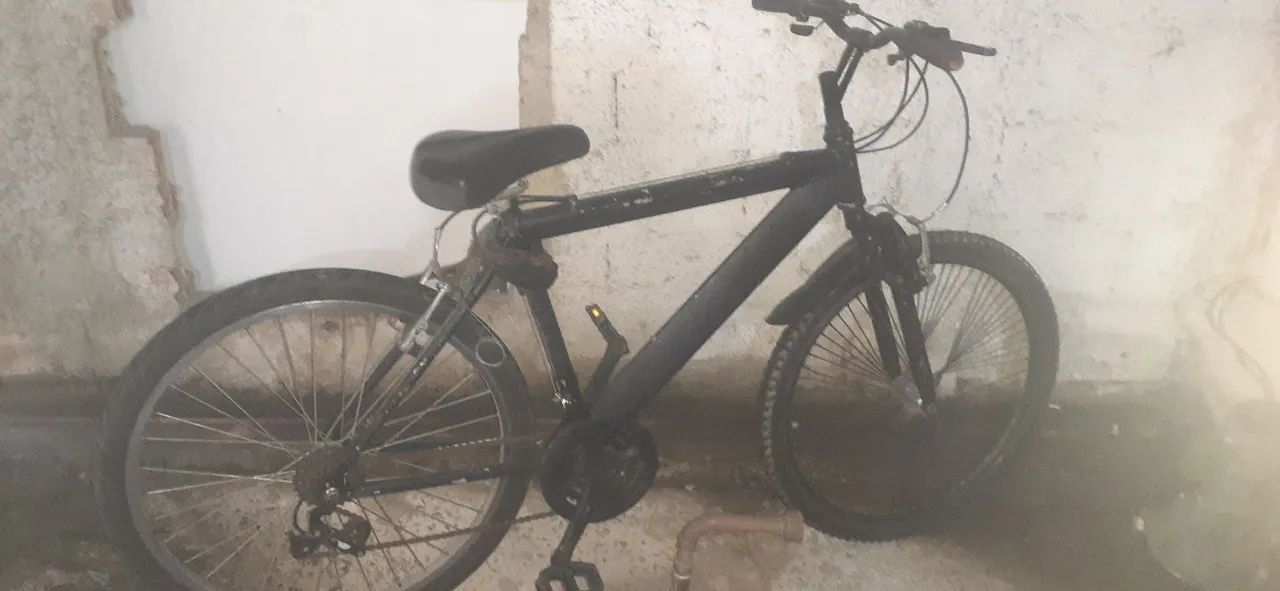 Bicicleta de montanha preta