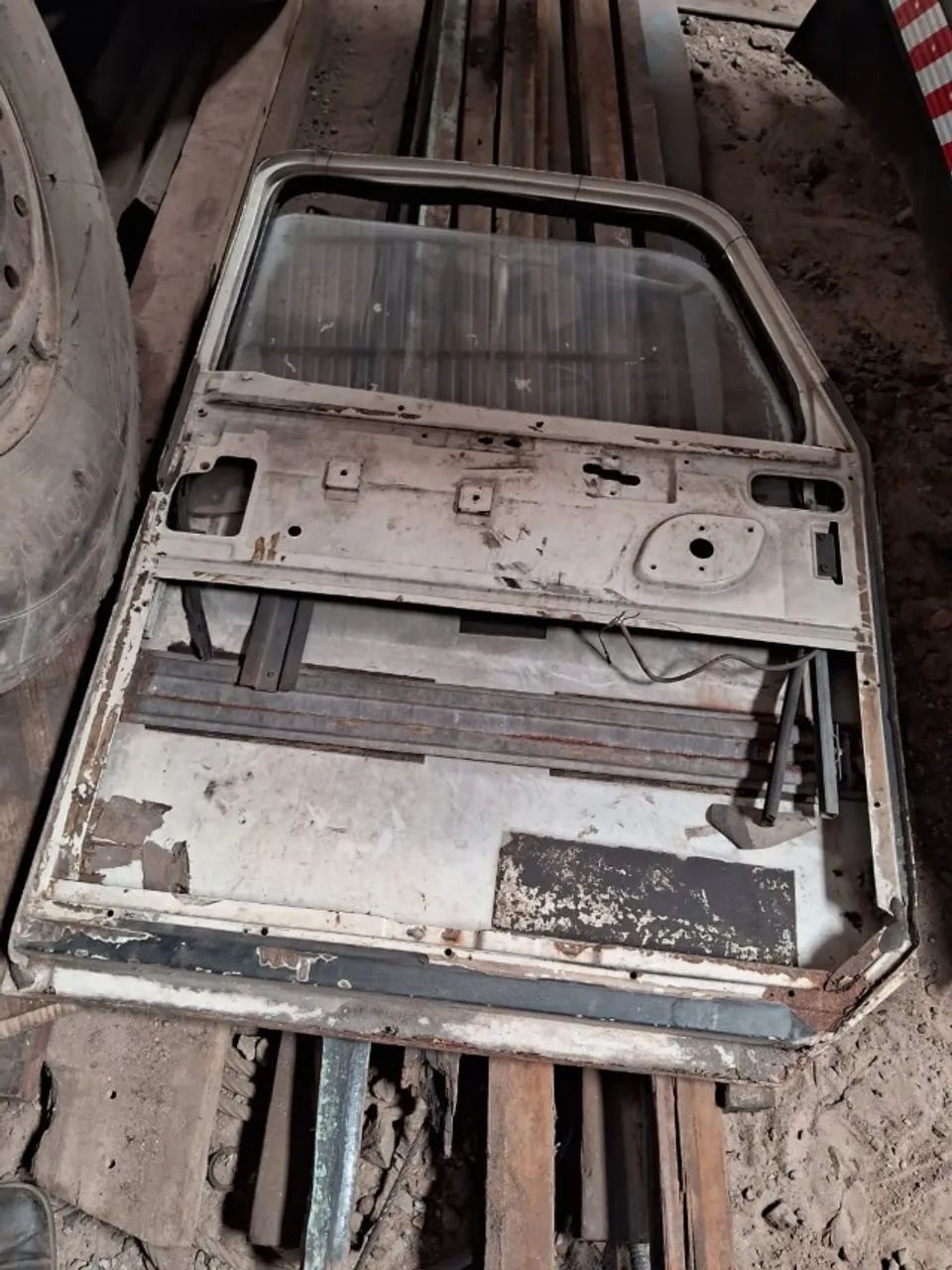 Porta esquerda do volvo ano 94 usada no estado de 1500,00 por 1100,00 - Foto 5