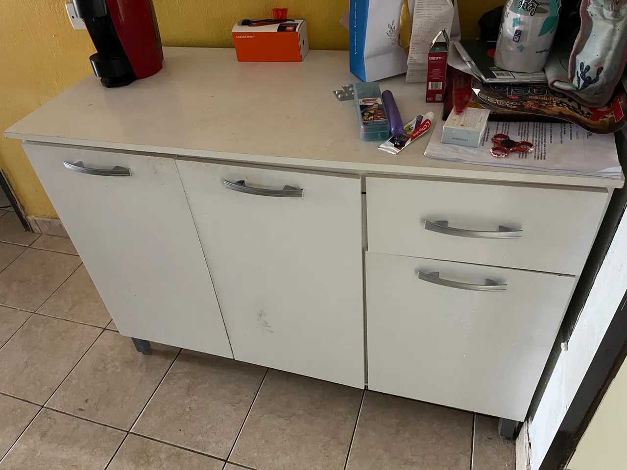 Desapego: armário de cozinha e rack