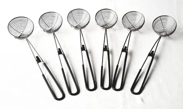 Escumadeiras Filtro Malha de Aranha - 6 Unidades - 27 cm - Bom Estado Conservação  - Foto 2