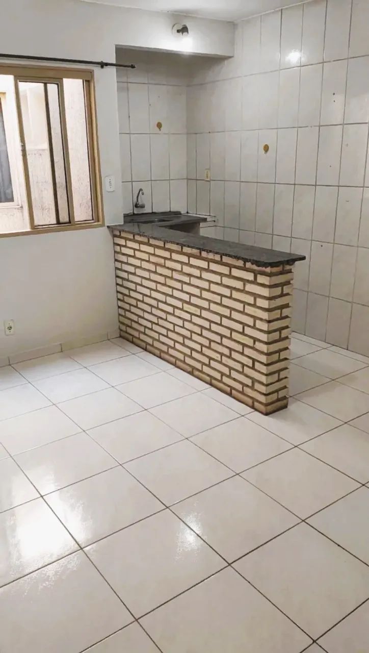 Kitnet: 1 quarto, no setor oeste do Gama (na comercial)