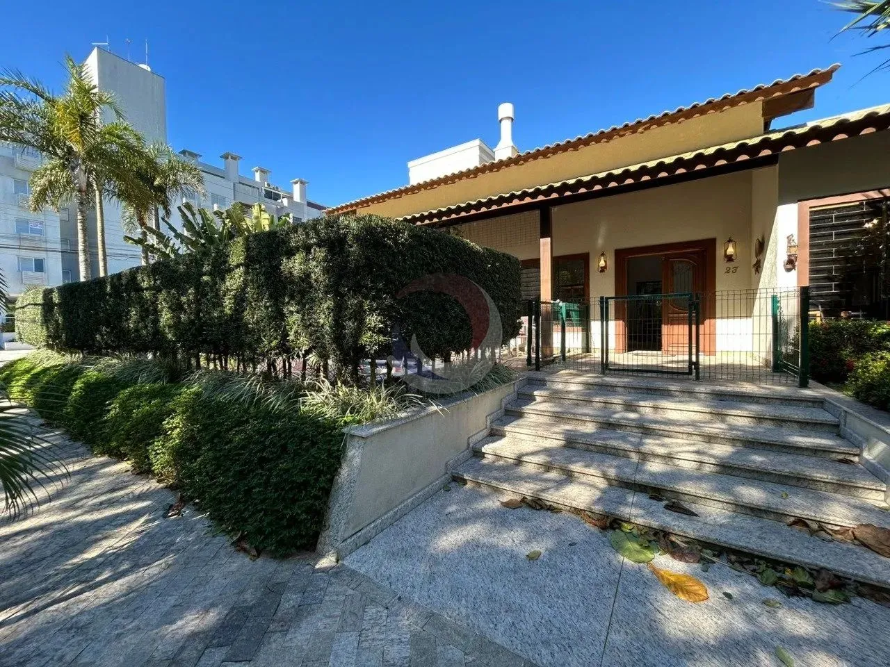 CASA 3 QUARTOS - JURERE INTERNACIONAL