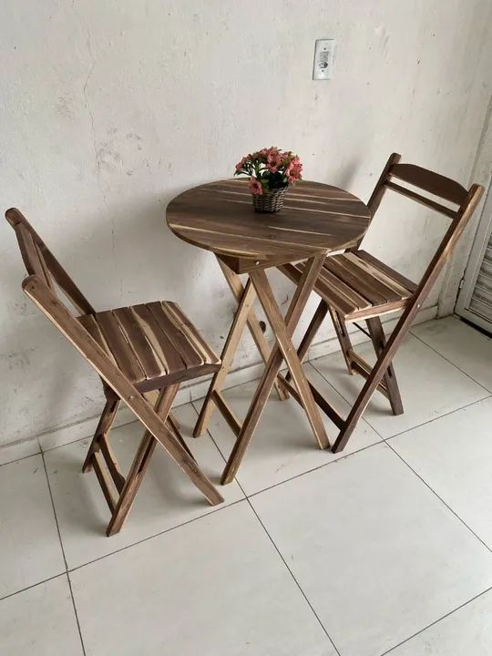 Mesa de madeira dobrável com 2 cadeiras - Foto 2