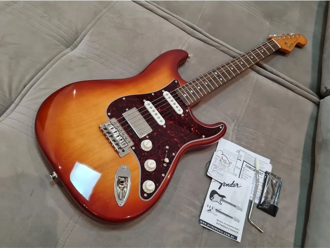 Guitarra Squier Classic Vibe 60 Limited Edition Hss 2024 - Foto 3