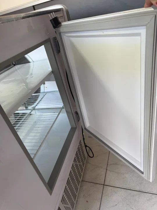 Balcão refrigerado expositor de vidro PoloFrio - Foto 5