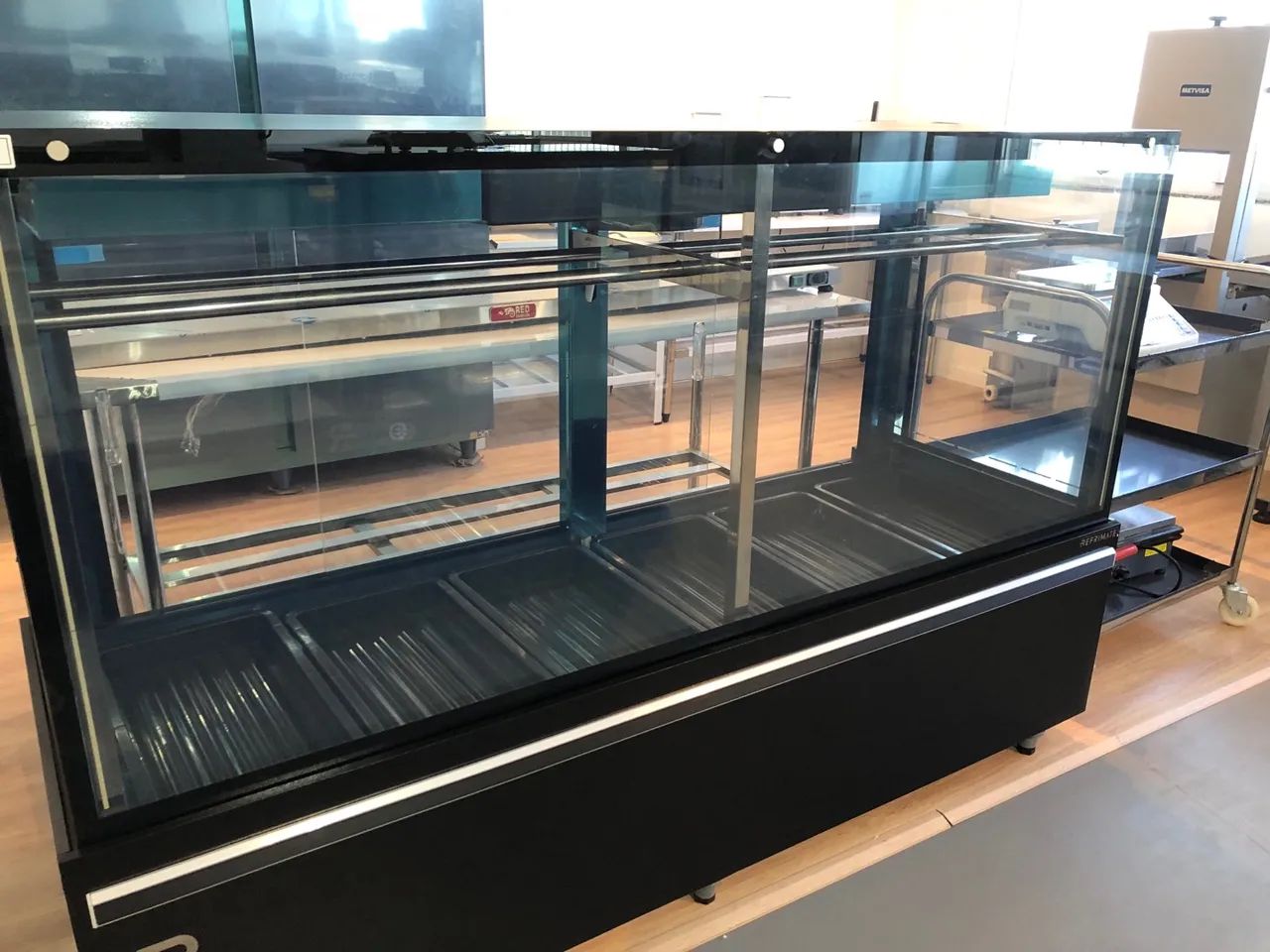 Expositor açougue 2m 