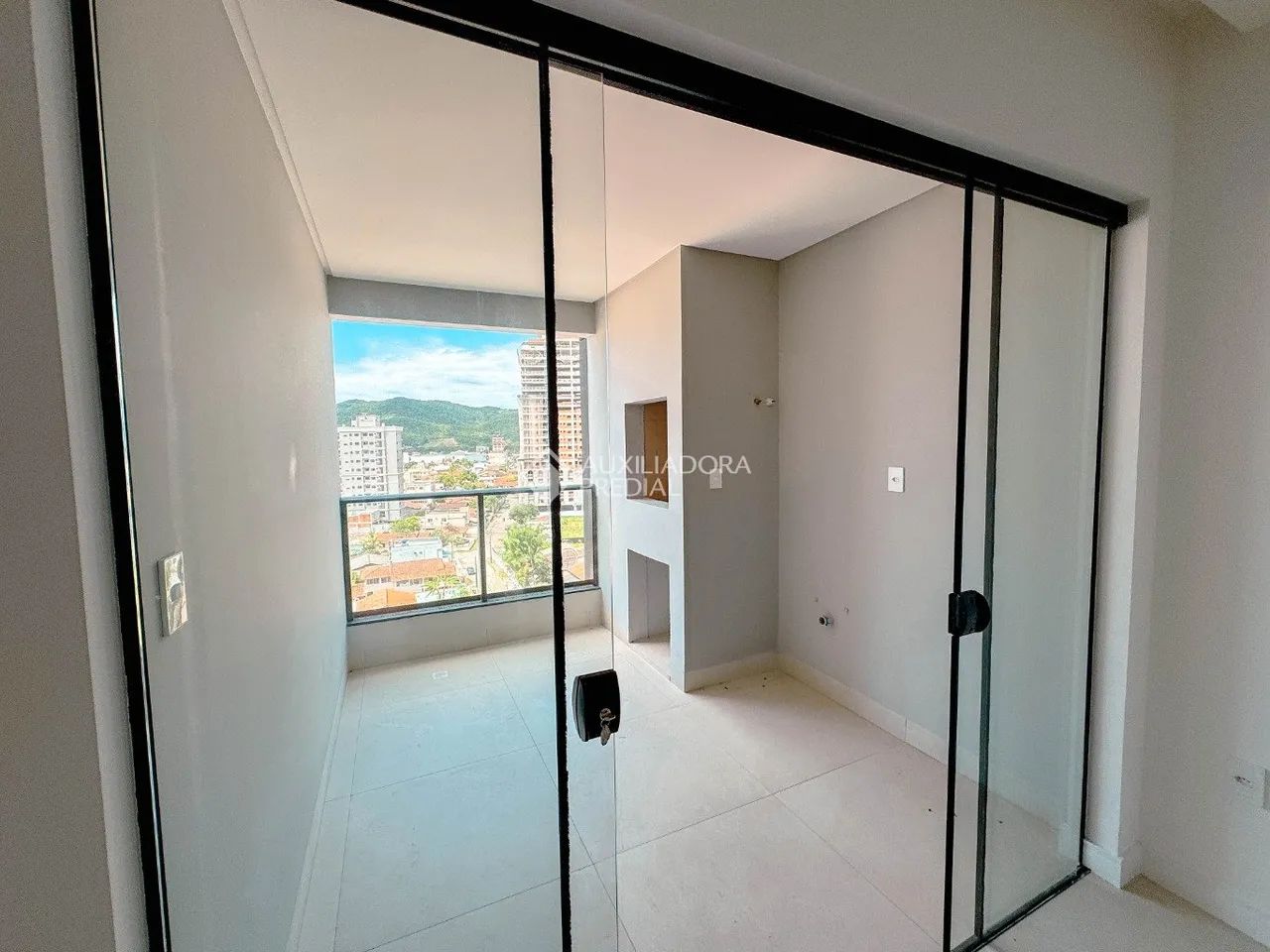 Apartamento novo com 3 suítes e sacada com churrasqueira - Foto 4