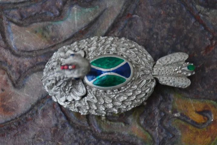 antigo porta comprimido , rape , anos 70 , forma pavao, metal e pedras , - Foto 6