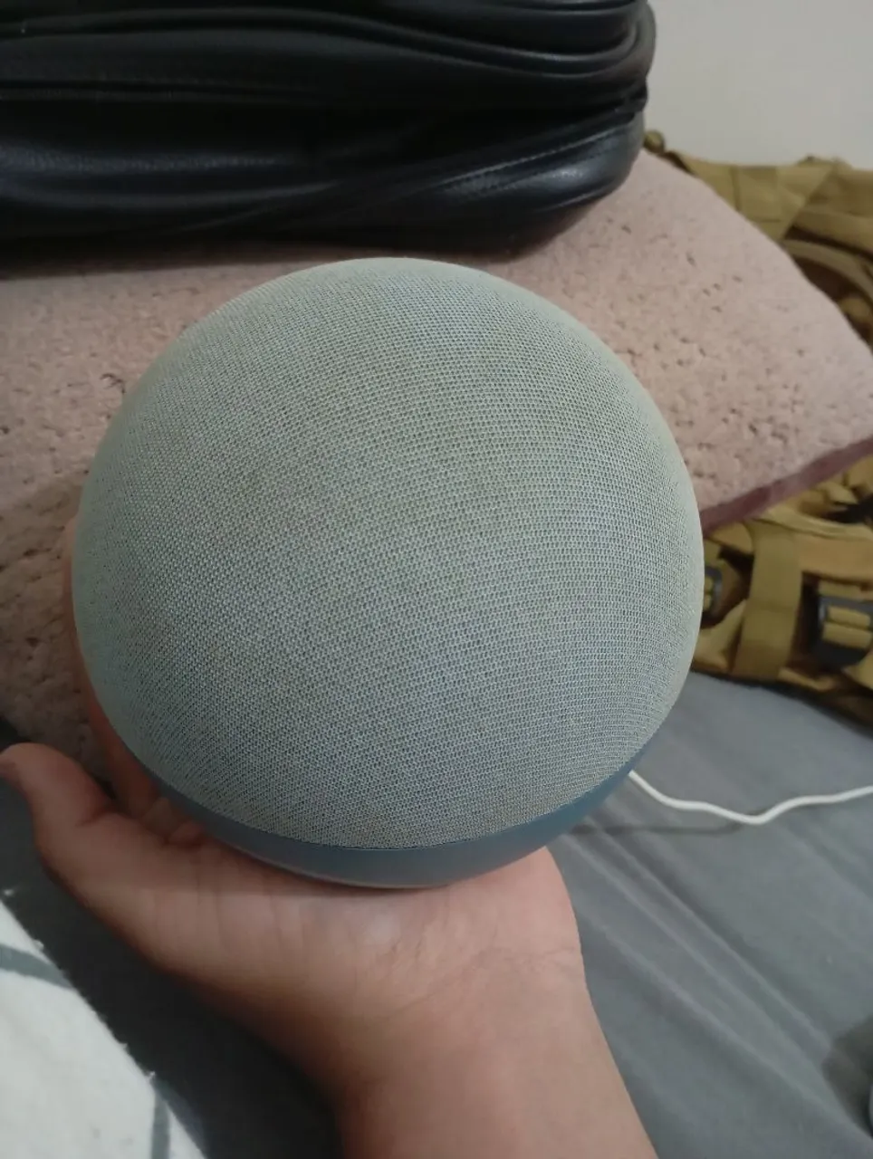 Caixa de som Alexa Echo 4 com som premium