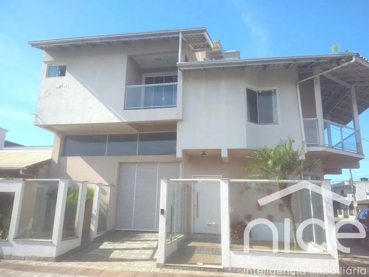 Triplex semi mobiliado com 03 Dormitórios sendo 02 Suítes no bairro São João na cidade de
