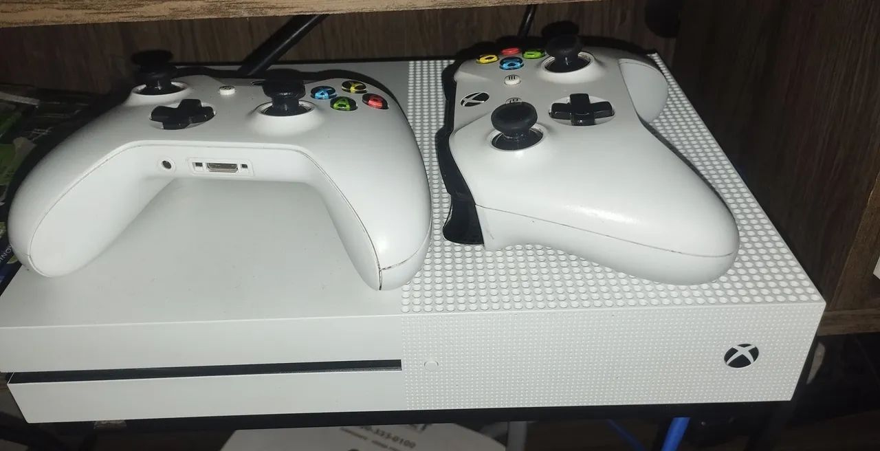 Vendo Xbox one 1tb com 2 controles